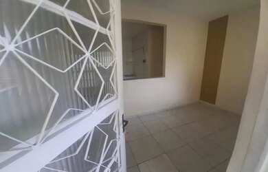 Imagem: A casa possui 2 Dormitórios, 1 Banheiro, 1 Vaga na garagem