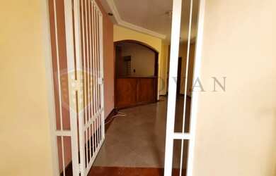 Imagem: O depósito possui 5 Vagas na garagem, 250m² de Área e está