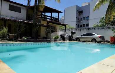 Imagem: A casa possui 4 Dormitórios, 3 Banheiros, 5 Vagas na garagem