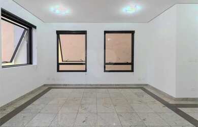 Imagem: A casa possui 5 Dormitórios, 4 Banheiros, 5 Vagas na garagem