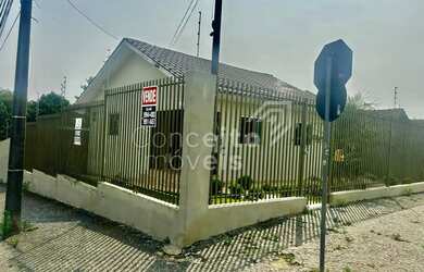 Imagem: A casa possui 2 Dormitórios, 1 Banheiro, 2 Vagas na garagem