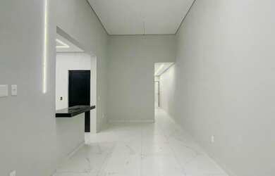 Imagem: A casa possui 3 Dormitórios, 3 Banheiros, 2 Vagas na garagem