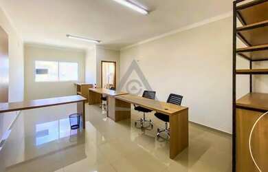 Imagem: O depósito possui 1 Vaga na garagem, 44m² de Área e está