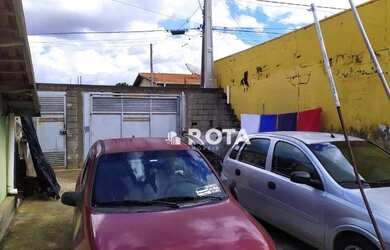 Imagem: A casa possui 2 Dormitórios, 2 Banheiros, 4 Vagas na garagem