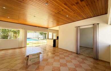 Imagem: Casa com 4 quartos, 1 suíte, 4 vagas, para alugar, 520 m²