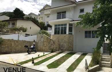 Imagem: A casa em condomínio possui 4 Dormitórios, 5 Banheiros, 4