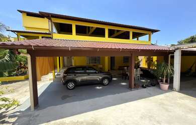 Imagem: A casa possui 3 Dormitórios, 3 Banheiros, 3 Vagas na garagem