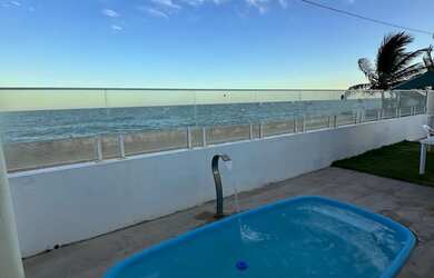 Imagem: A casa possui 4 Dormitórios, 5 Banheiros, 4 Vagas na garagem