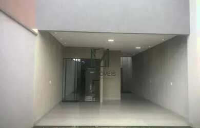 Imagem: A casa possui 3 Dormitórios, 2 Banheiros, 3 Vagas na garagem