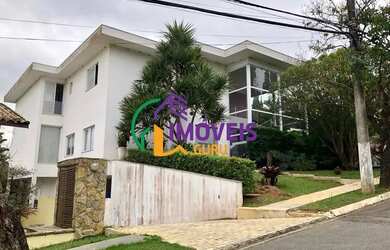 Imagem: A casa em condomínio para alugar possui 5 Dormitórios, 5 Banheiros