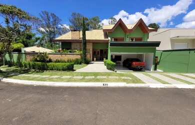 Imagem: A casa em condomínio possui 4 Dormitórios, 5 Banheiros, 2