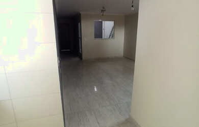 Imagem: A casa possui 2 Dormitórios, 2 Banheiros, 2 Vagas na garagem