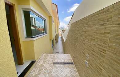 Imagem: A casa em condomínio possui 2 Dormitórios, 3 Banheiros, 1