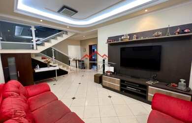 Imagem: A casa em condomínio possui 3 Dormitórios, 3 Banheiros, 5