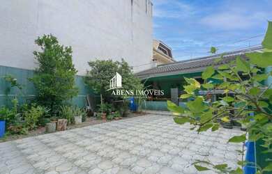 Imagem: A casa possui 4 Dormitórios, 4 Banheiros, 3 Vagas na garagem