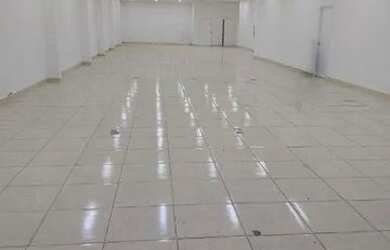 Imagem: O depósito possui 4 Vagas na garagem, 375m² de Área e está