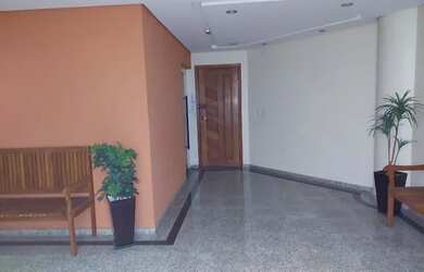 Imagem: O apartamento possui 1 Dormitório, 1 Banheiro, 1 Vaga na garagem