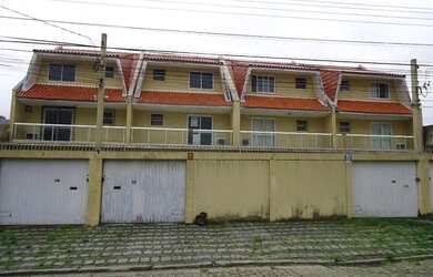 Imagem: A casa possui 5 Dormitórios, 1 Banheiro, 2 Vagas na garagem