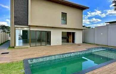 Imagem: A casa possui 2 Dormitórios, 2 Banheiros, 1 Vaga na garagem