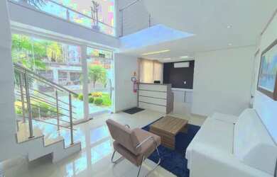 Imagem: A casa possui 5 Dormitórios, 5 Banheiros, 4 Vagas na garagem