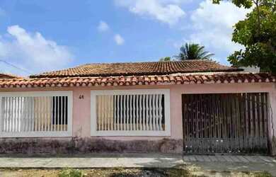 Imagem: A casa possui 1 Dormitório, 2 Banheiros, 2 Vagas na garagem