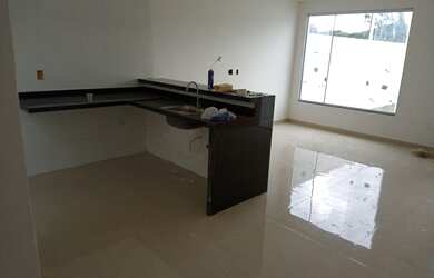 Imagem: A casa possui 2 Dormitórios, 3 Banheiros, 2 Vagas na garagem