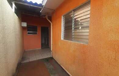 Imagem: A casa possui 1 Dormitório, 1 Banheiro, 60m² de Área e está