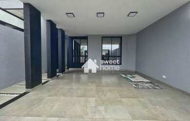 Imagem: A casa possui 3 Dormitórios, 1 Banheiro, 2 Vagas na garagem