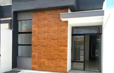 Imagem: A casa possui 3 Dormitórios, 2 Banheiros e 2 Vagas na garagem