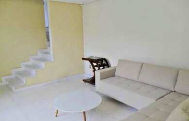 Imagem: A casa possui 3 Dormitórios, 2 Banheiros, 3 Vagas na garagem