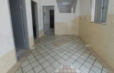 Imagem: A casa possui 3 Dormitórios, 2 Banheiros, 1 Vaga na garagem