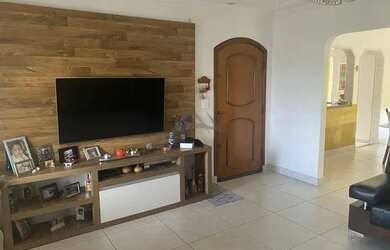 Imagem: A casa à venda possui 2 Dormitórios, 1 Banheiro, 1 Vaga na