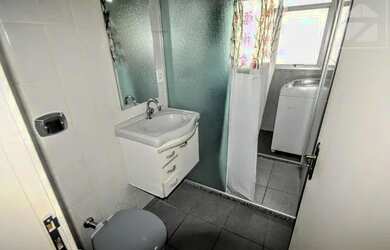 Imagem: O apartamento possui 1 Dormitório, 1 Banheiro, 1 Vaga na garagem