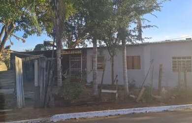 Imagem: A casa possui 2 Dormitórios, 1 Banheiro, 5 Vagas na garagem