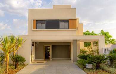 Imagem: A casa em condomínio possui 3 Dormitórios, 4 Banheiros, 3