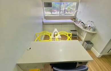 Imagem: O depósito possui 1 Vaga na garagem, 50m² de Área e está