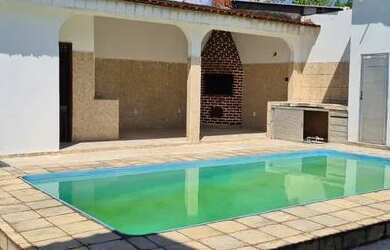 Imagem: A casa possui 5 Dormitórios, 5 Banheiros, 2 Vagas na garagem