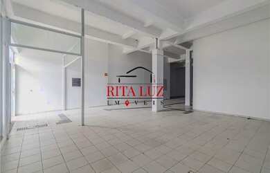 Imagem: O depósito possui 2 Vagas na garagem, 420m² de Área e está