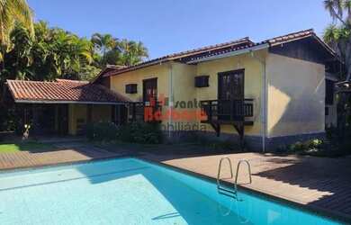 Imagem: A casa em condomínio possui 4 Dormitórios, 3 Banheiros, 5