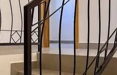 Imagem: A casa possui 3 Dormitórios, 3 Banheiros, 2 Vagas na garagem