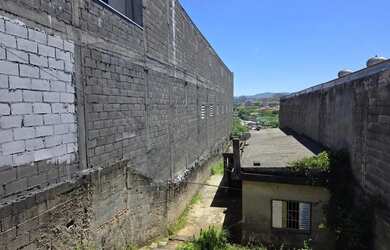 Imagem: O terreno possui 300m² de Área e está localizado em Jaraguá