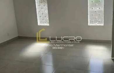 Imagem: A casa possui 2 Dormitórios, 1 Banheiro, 2 Vagas na garagem