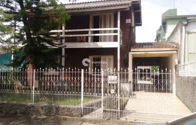 Imagem: A casa possui 3 Dormitórios, 2 Banheiros, 3 Vagas na garagem