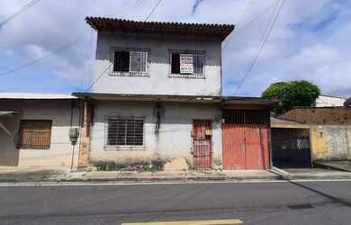 Imagem: A casa possui 3 Dormitórios, 3 Banheiros, 1 Vaga na garagem