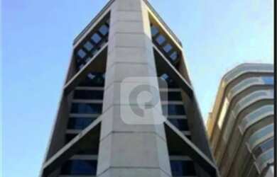 Imagem: O depósito possui 5 Vagas na garagem, 9.600m² de Área e