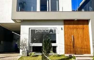 Imagem: A casa em condomínio possui 4 Dormitórios, 4 Banheiros, 4