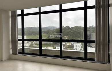 Imagem: O depósito possui 1 Vaga na garagem, 33m² de Área e está