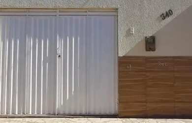 Imagem: A casa possui 3 Dormitórios, 2 Banheiros e está localizado