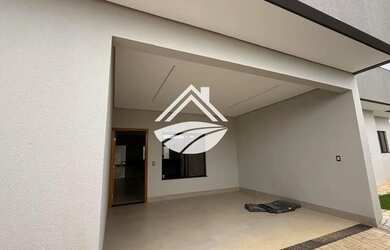 Imagem: A casa possui 3 Dormitórios, 2 Banheiros, 2 Vagas na garagem