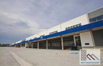 Imagem: O depósito possui 5 Vagas na garagem, 5613m² de Área e está